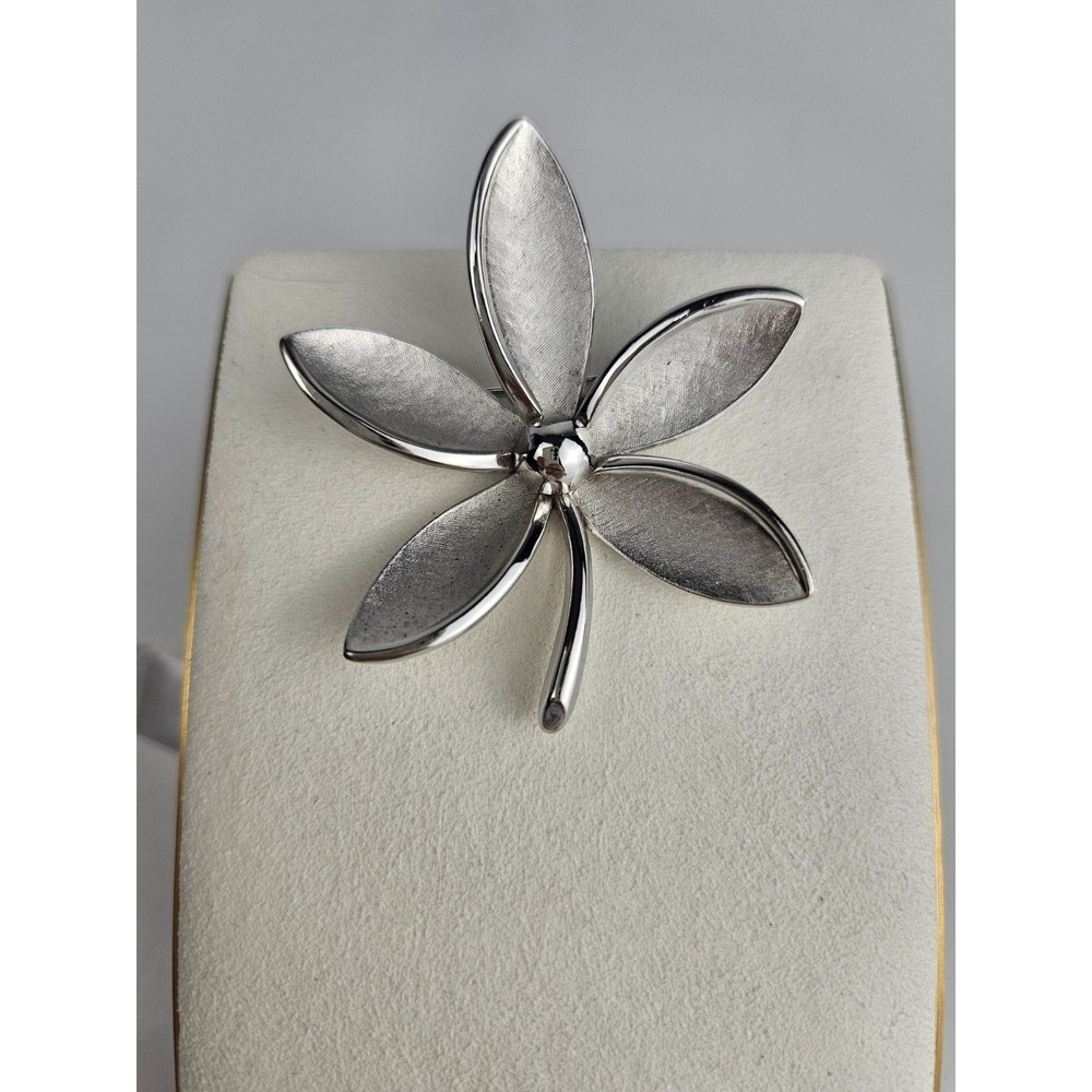 Vintage TRIFARI Silver Tone Flower Brooch Modernist‎